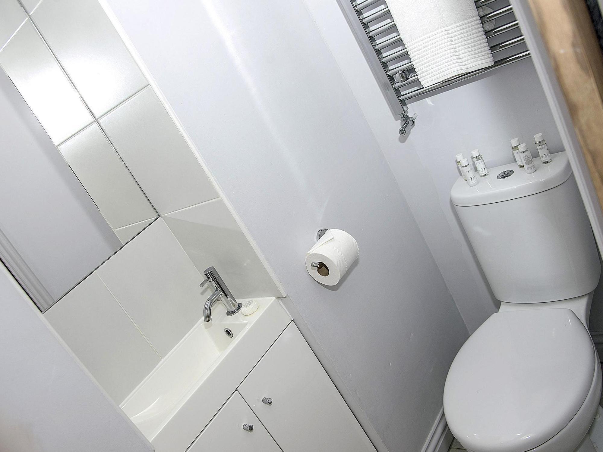 Base Serviced Apartments - City Road Chester Eksteriør bilde