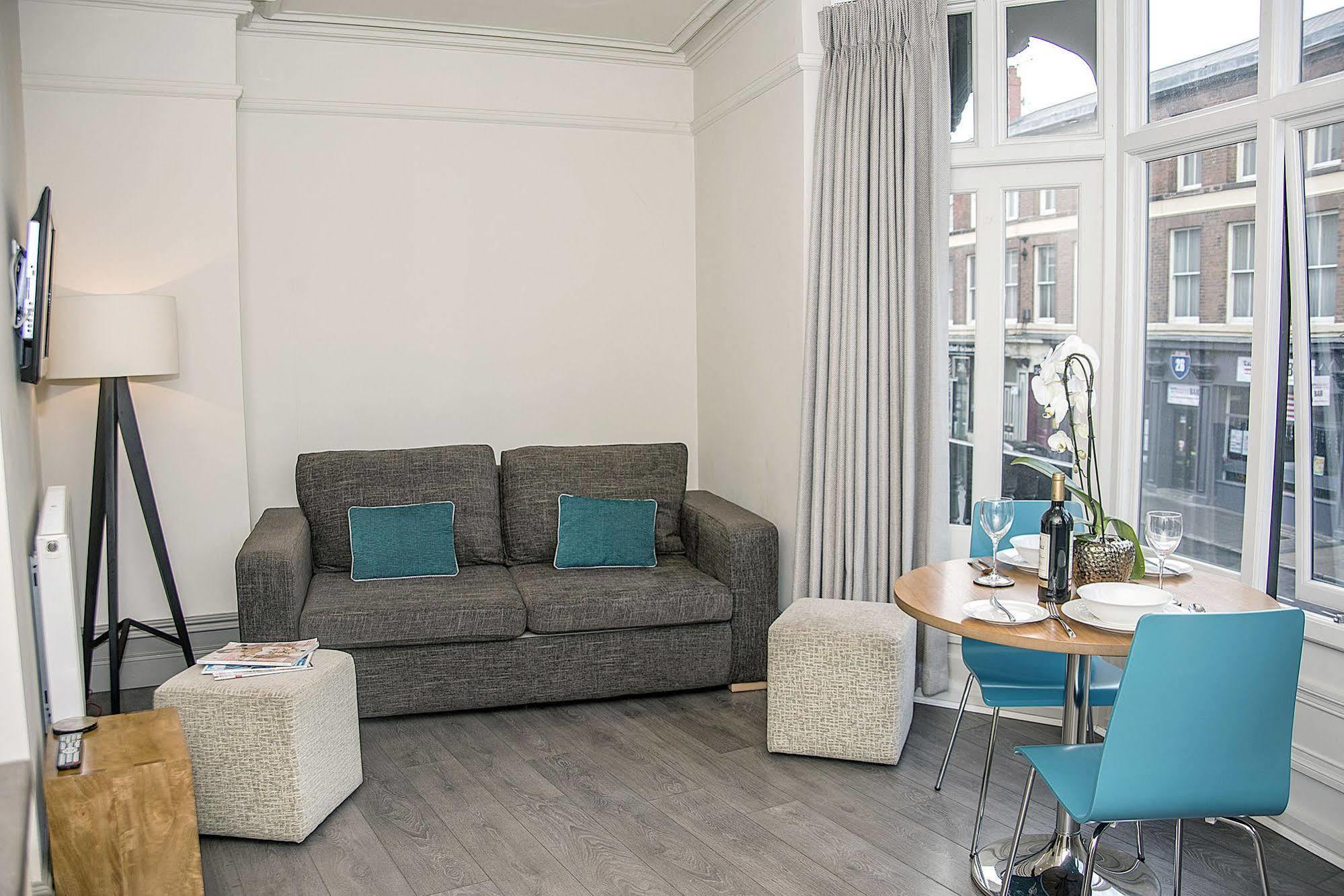 Base Serviced Apartments - City Road Chester Eksteriør bilde