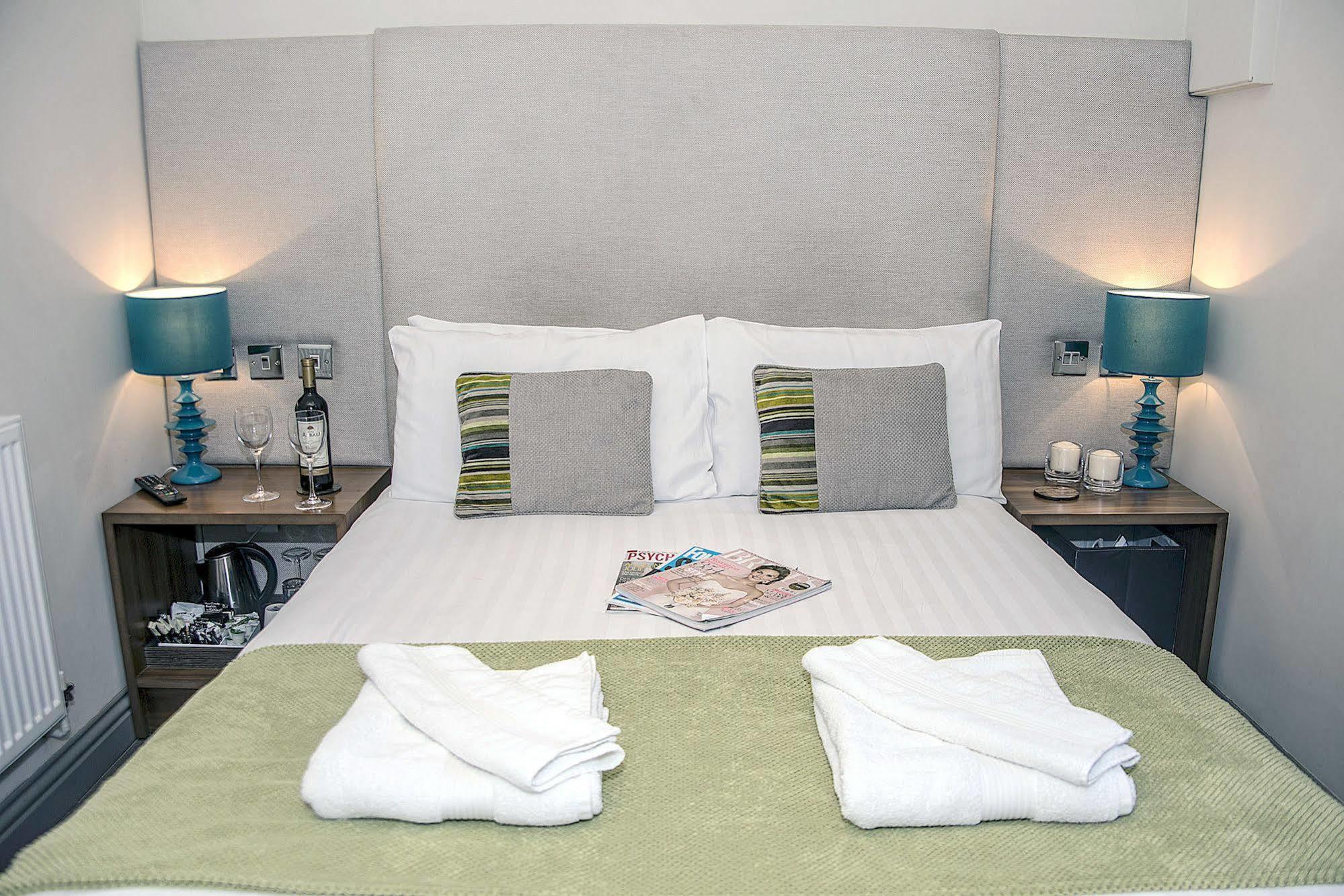 Base Serviced Apartments - City Road Chester Eksteriør bilde