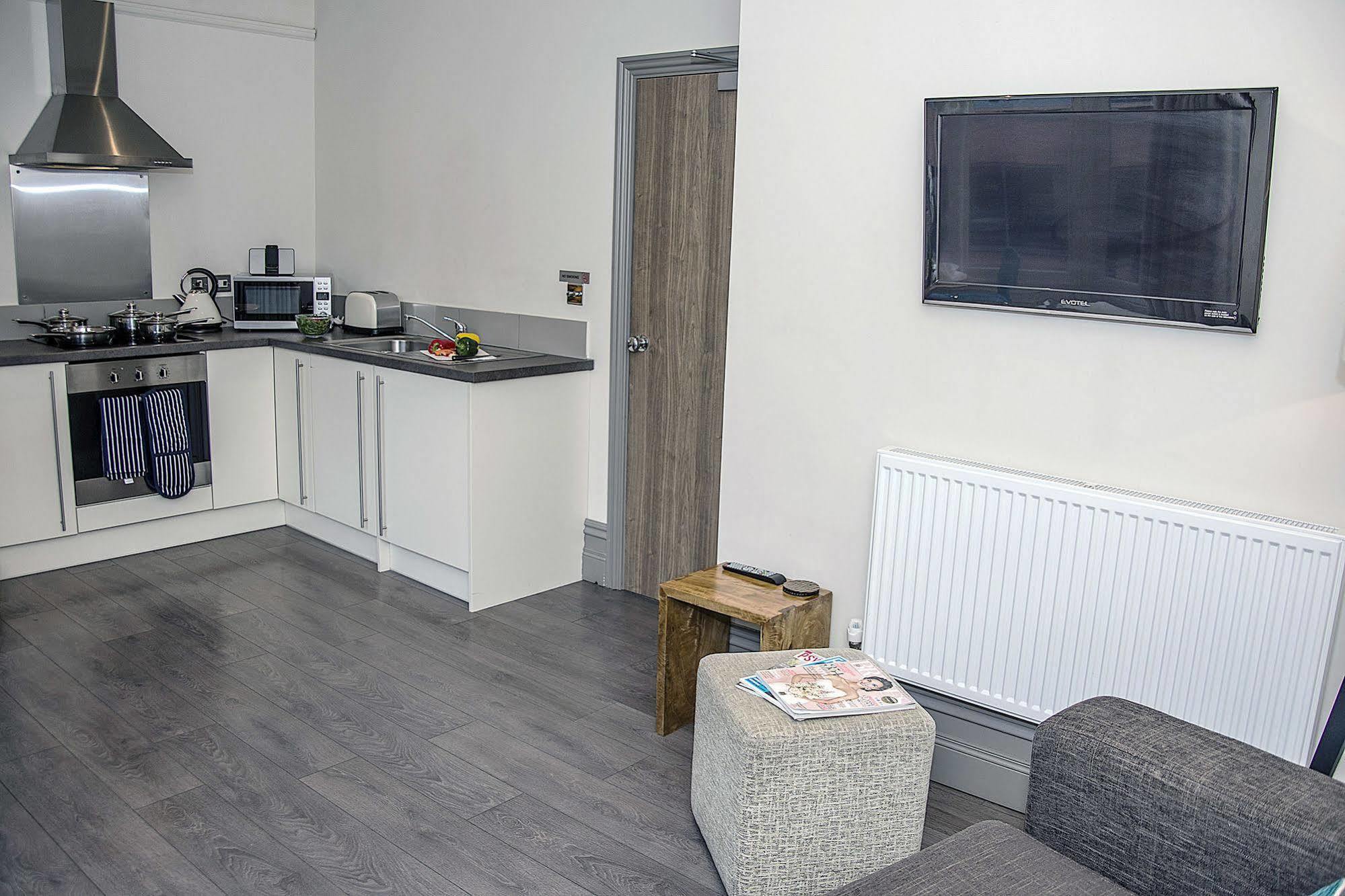 Base Serviced Apartments - City Road Chester Eksteriør bilde