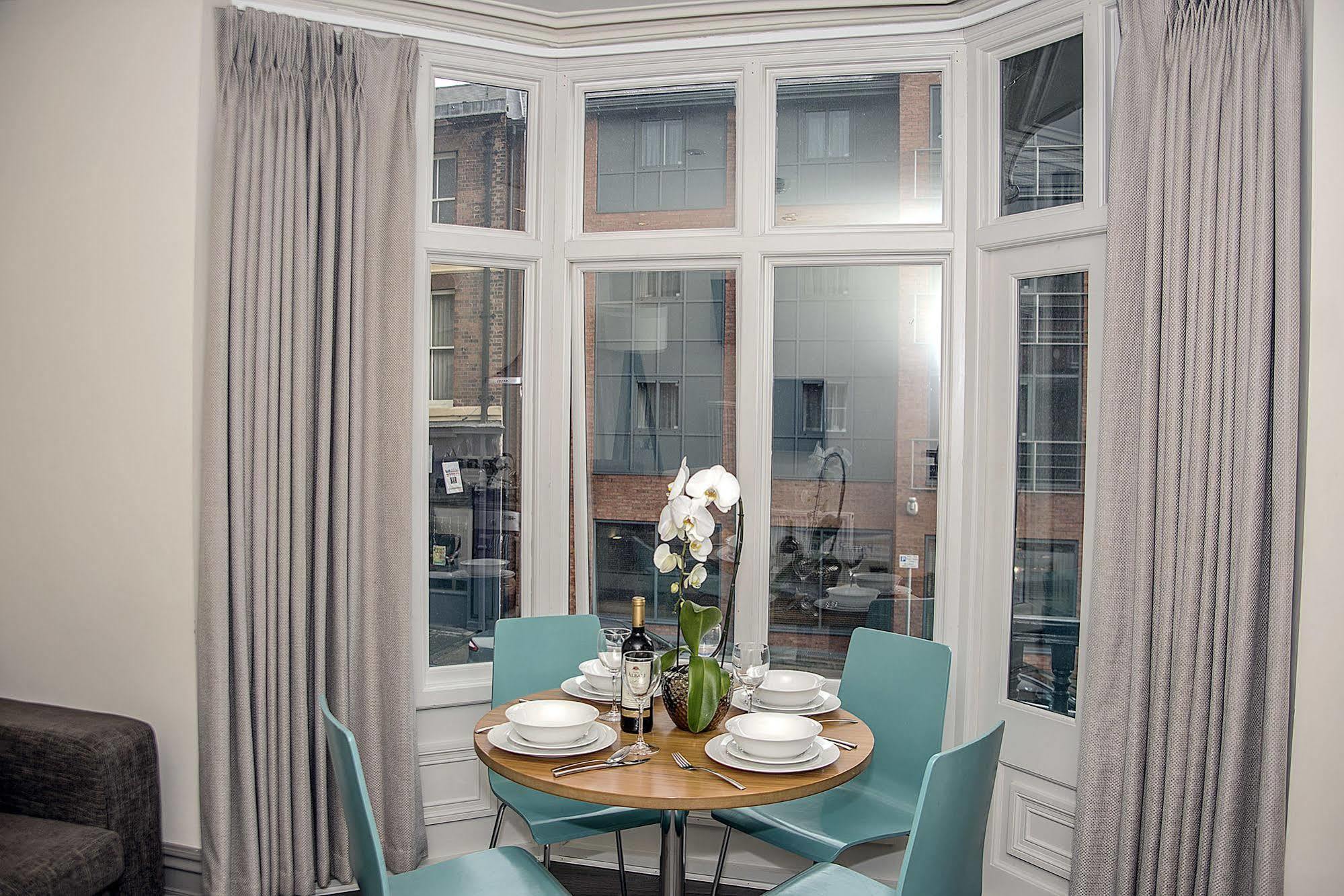 Base Serviced Apartments - City Road Chester Eksteriør bilde