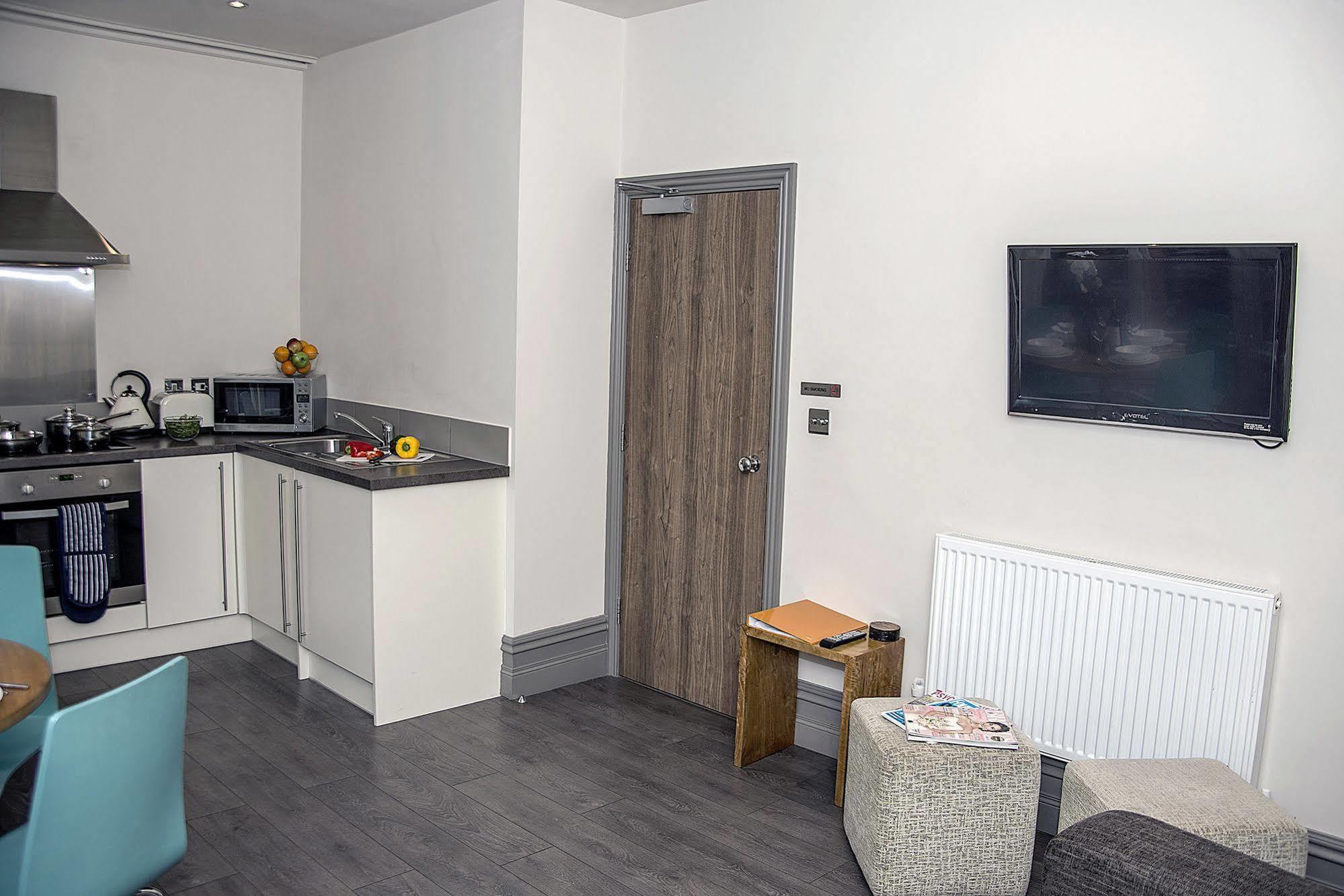 Base Serviced Apartments - City Road Chester Eksteriør bilde