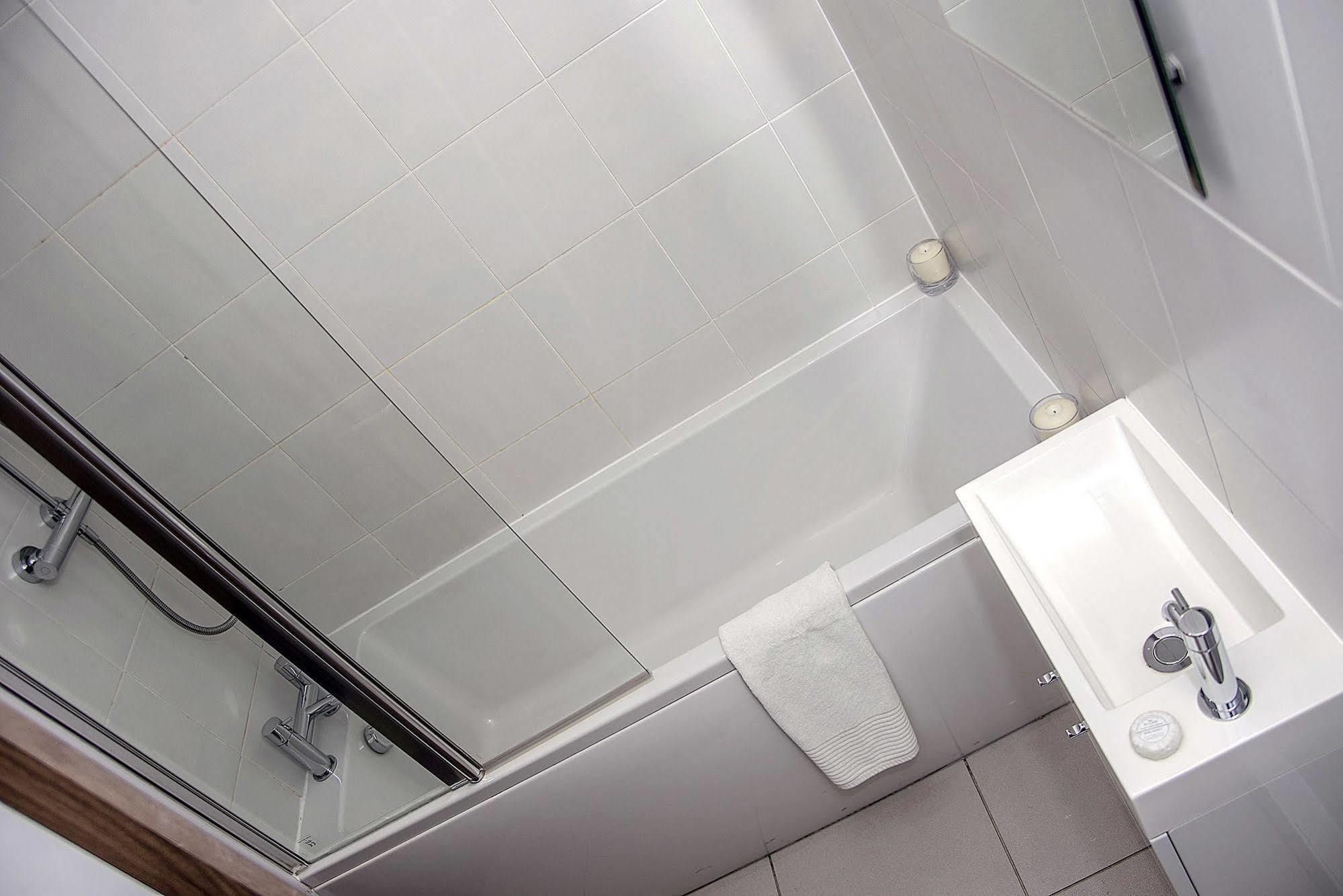 Base Serviced Apartments - City Road Chester Eksteriør bilde