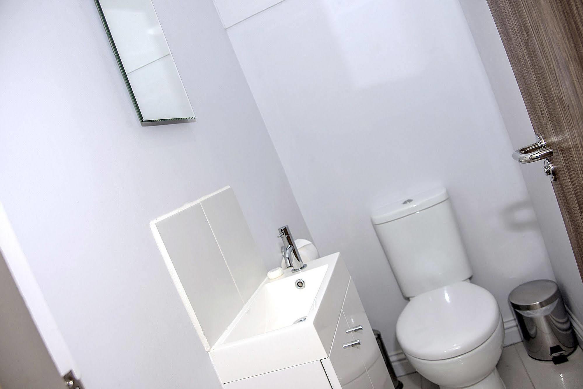 Base Serviced Apartments - City Road Chester Eksteriør bilde