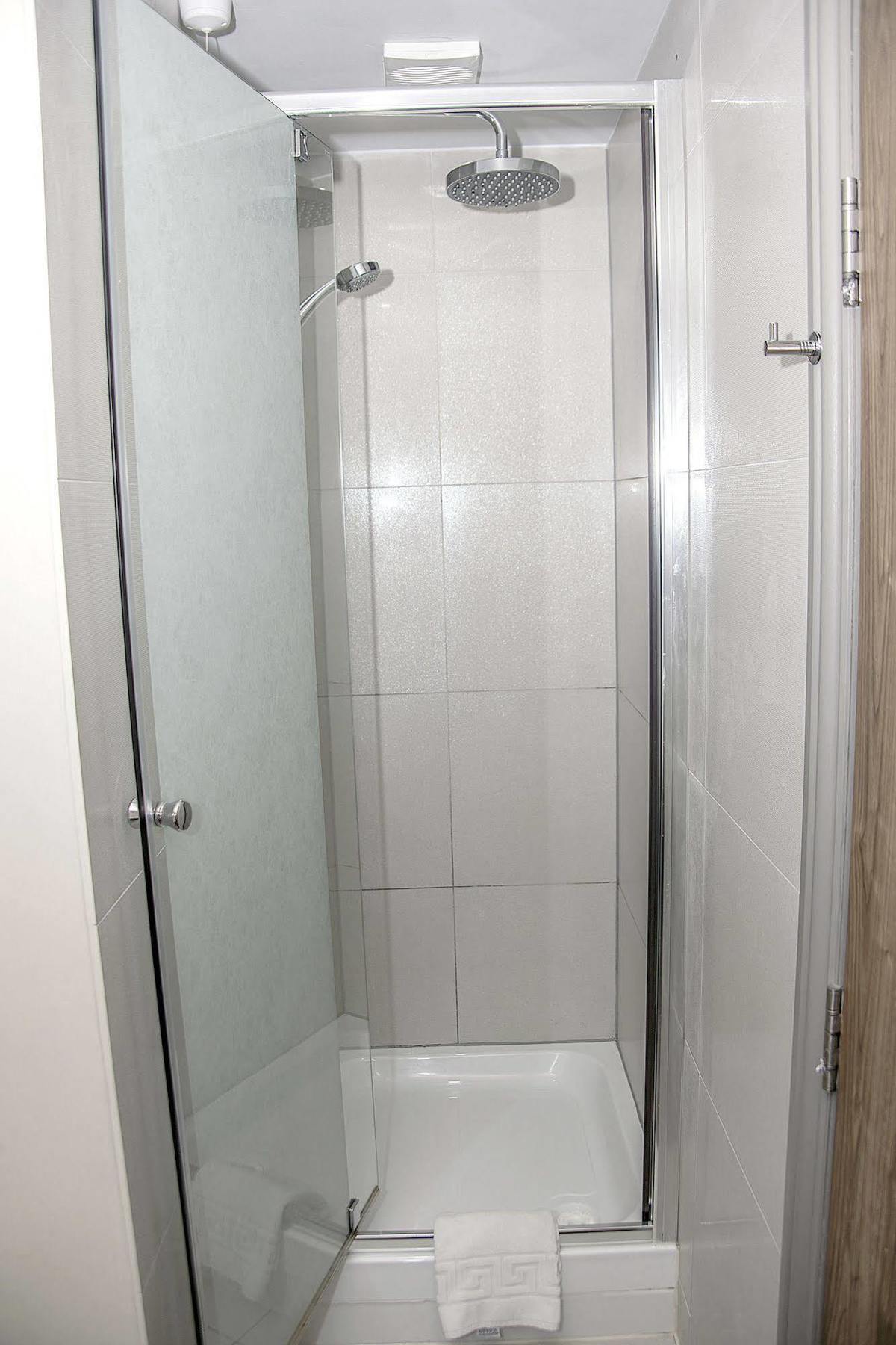 Base Serviced Apartments - City Road Chester Eksteriør bilde