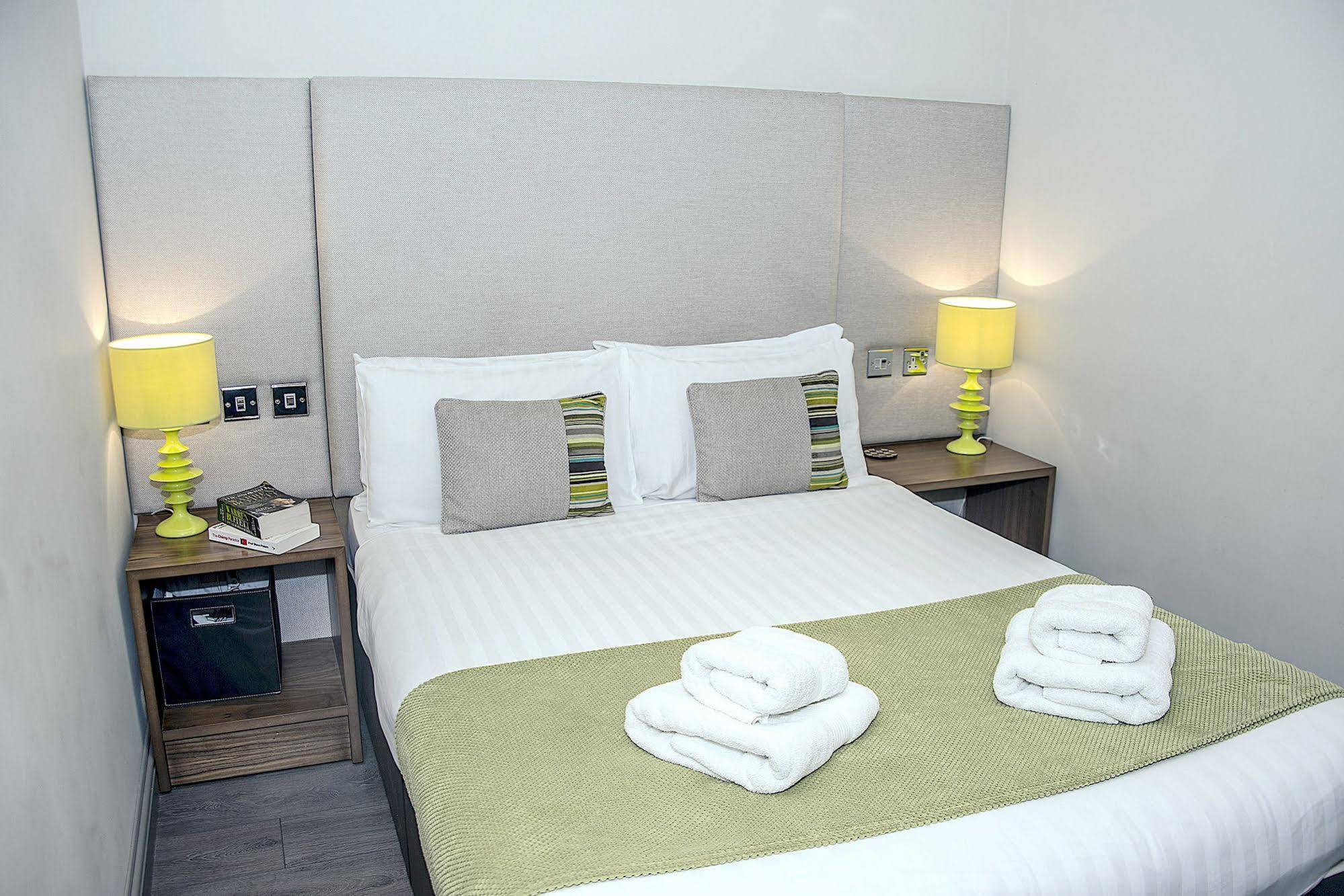 Base Serviced Apartments - City Road Chester Eksteriør bilde