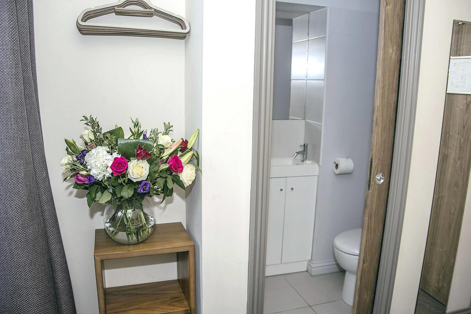 Base Serviced Apartments - City Road Chester Eksteriør bilde