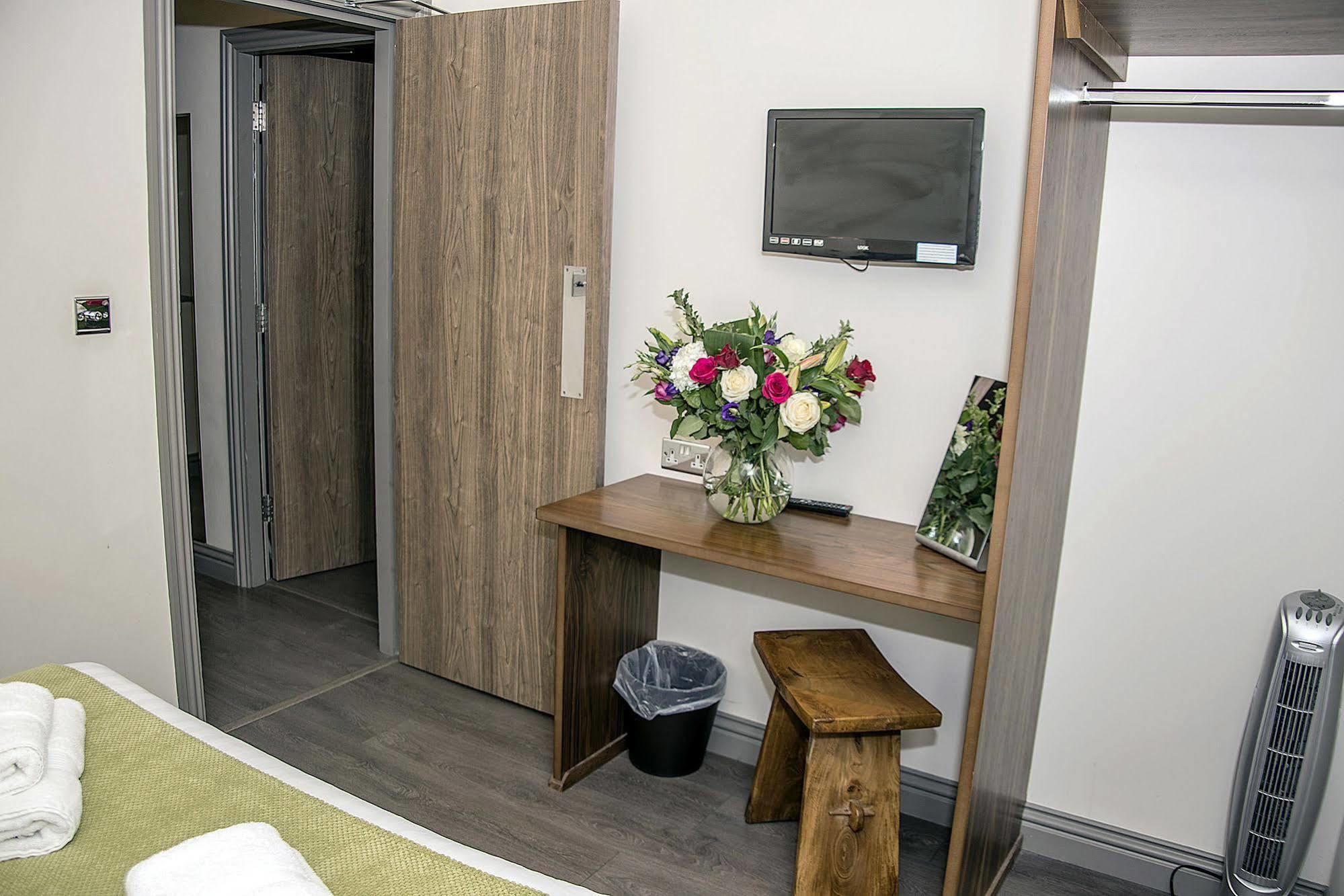 Base Serviced Apartments - City Road Chester Eksteriør bilde