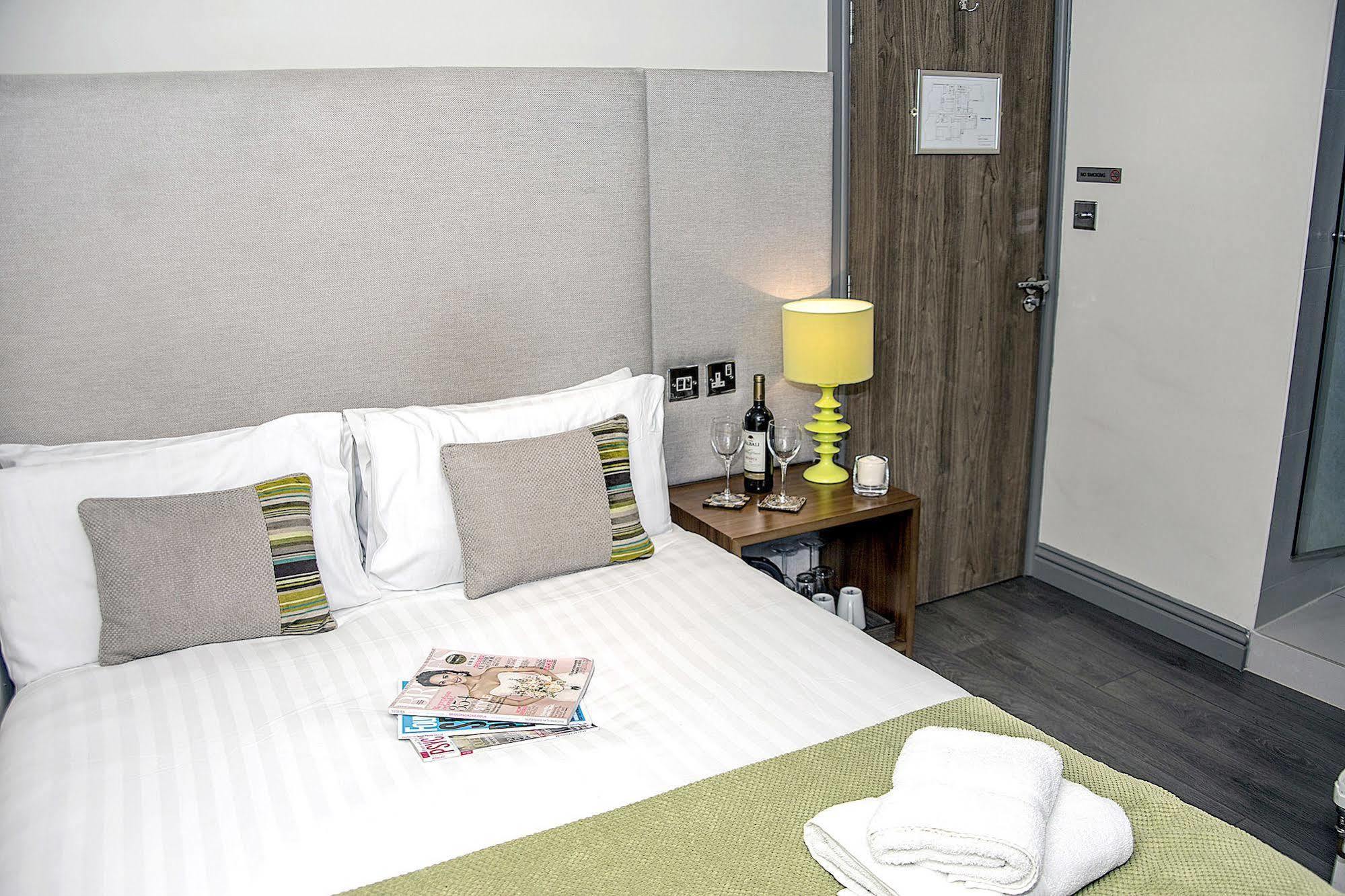 Base Serviced Apartments - City Road Chester Eksteriør bilde