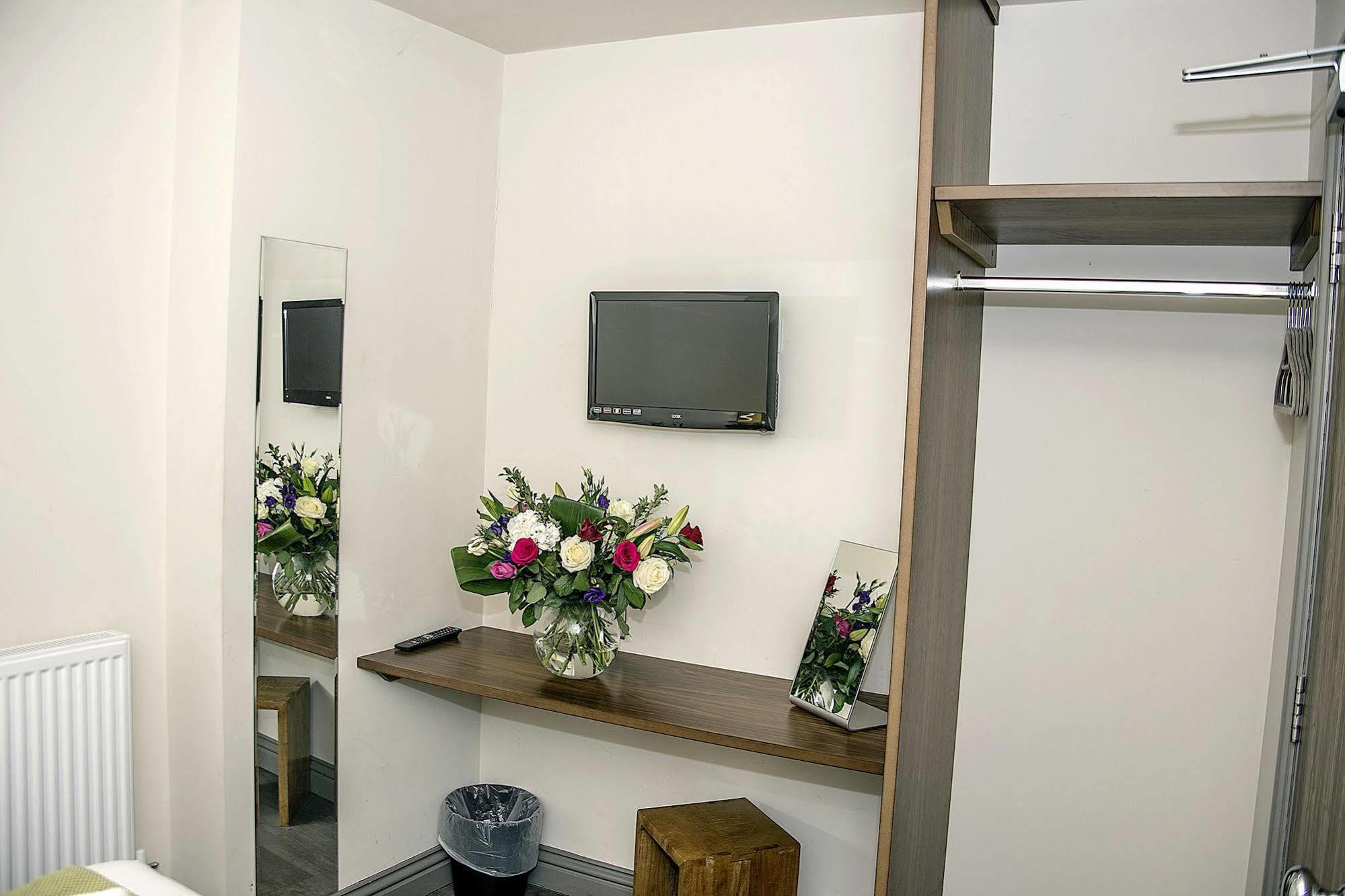 Base Serviced Apartments - City Road Chester Eksteriør bilde