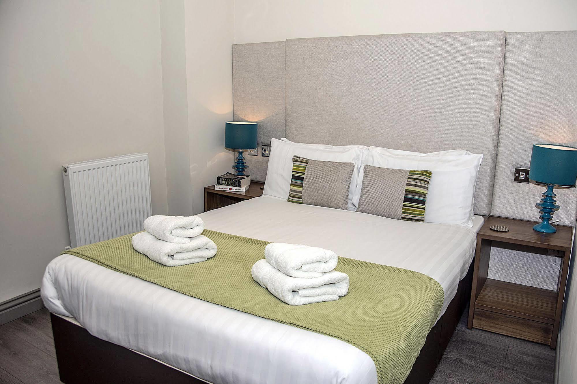 Base Serviced Apartments - City Road Chester Eksteriør bilde