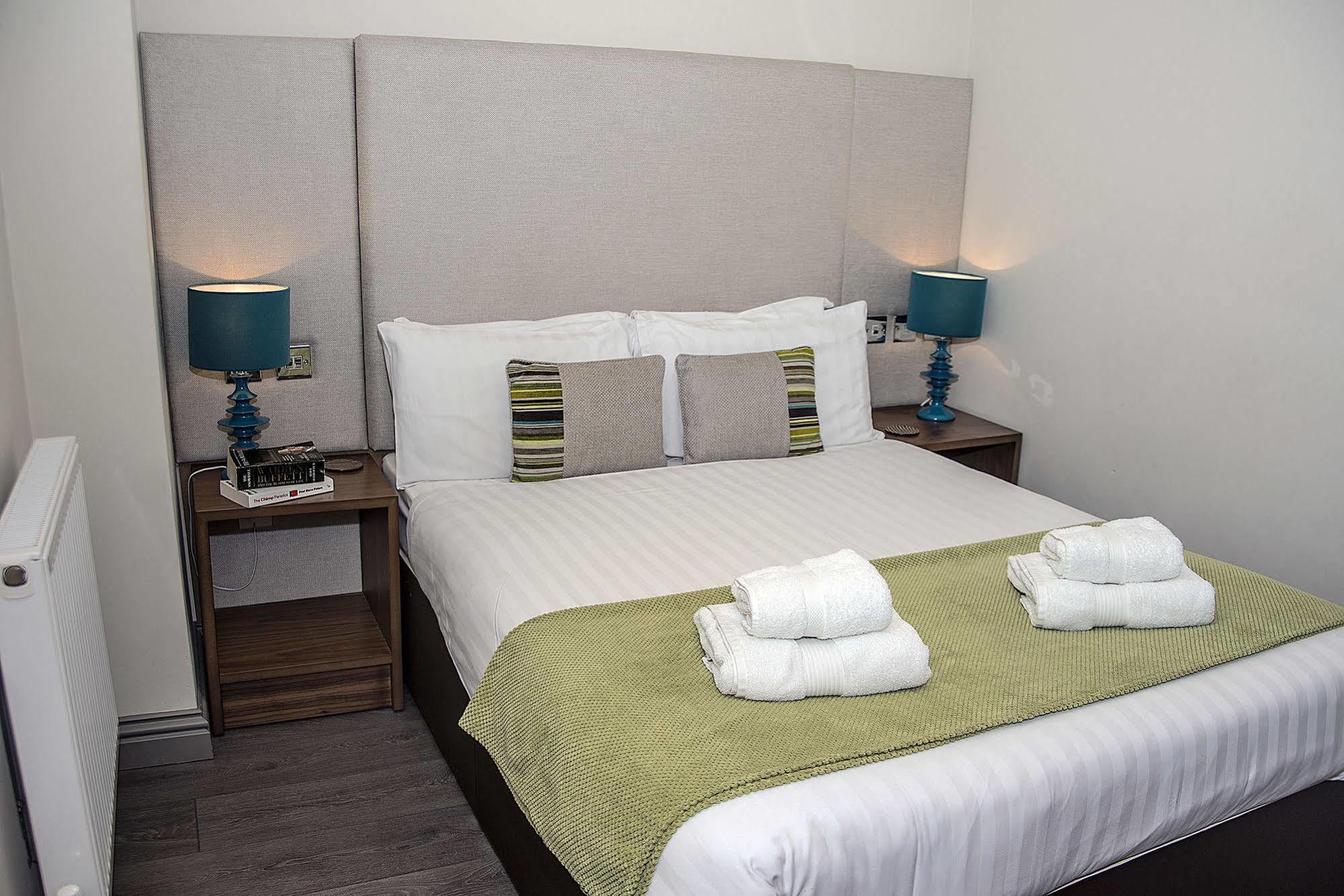 Base Serviced Apartments - City Road Chester Eksteriør bilde
