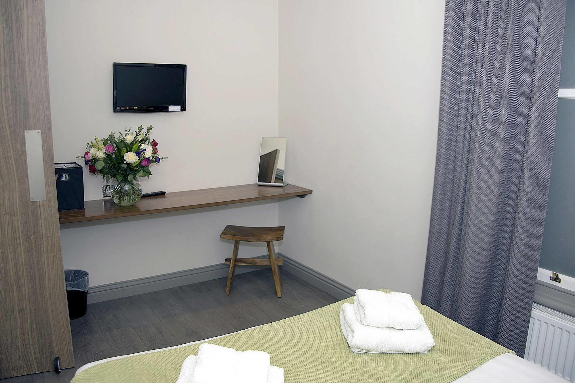 Base Serviced Apartments - City Road Chester Eksteriør bilde