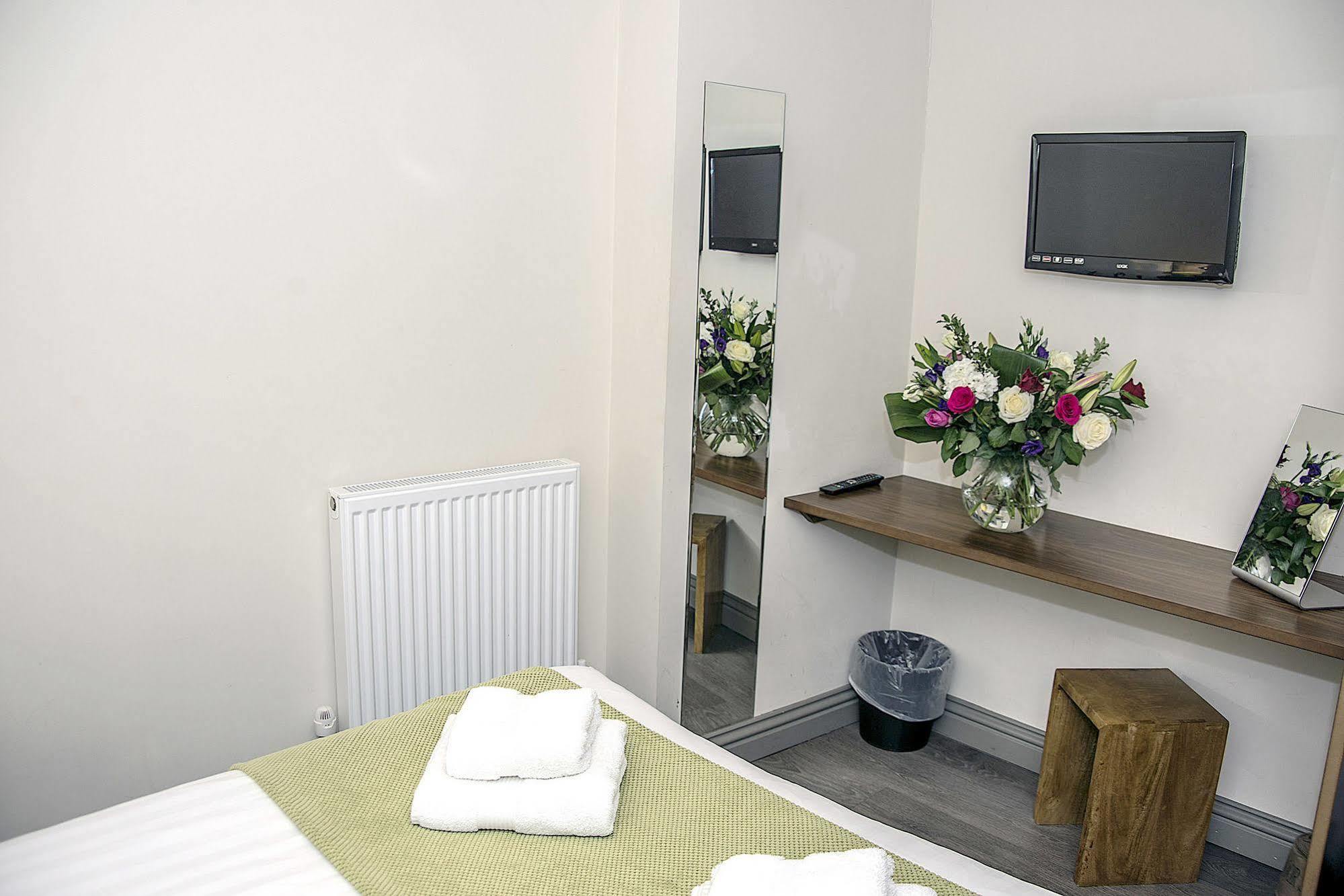 Base Serviced Apartments - City Road Chester Eksteriør bilde
