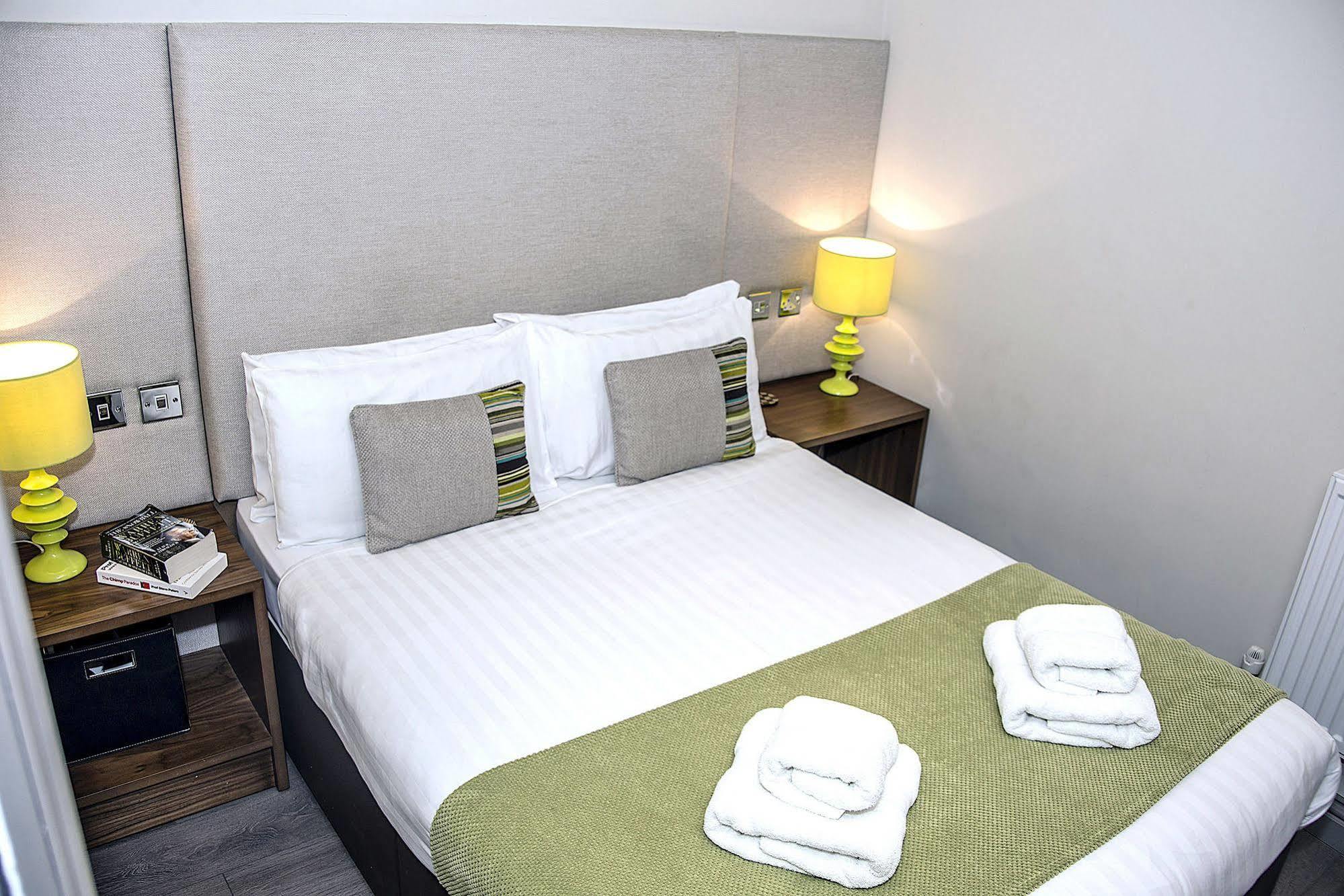 Base Serviced Apartments - City Road Chester Eksteriør bilde