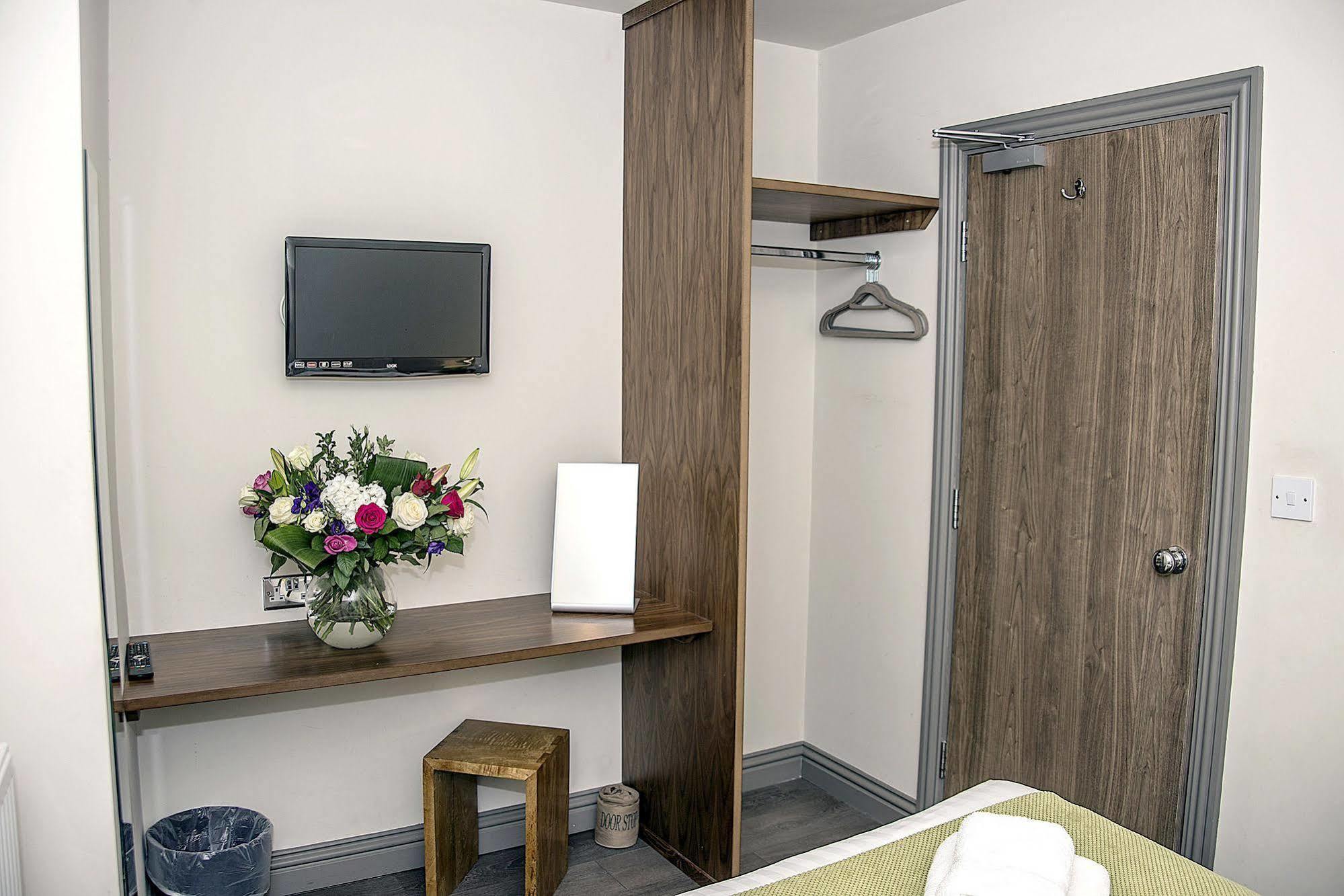 Base Serviced Apartments - City Road Chester Eksteriør bilde
